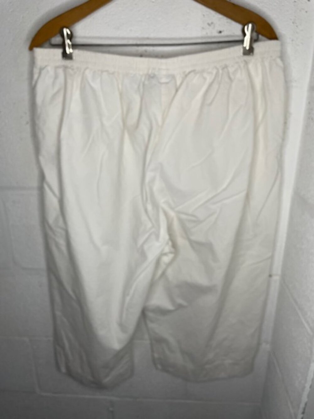 Alfred Dunner Lightweight Capris - Picture 3 of 3